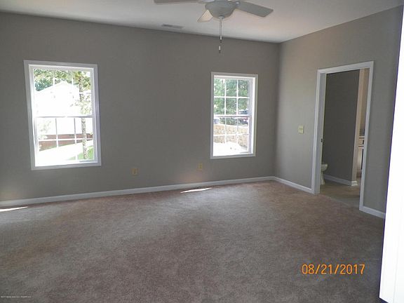 5th image of 10 Creek Dr