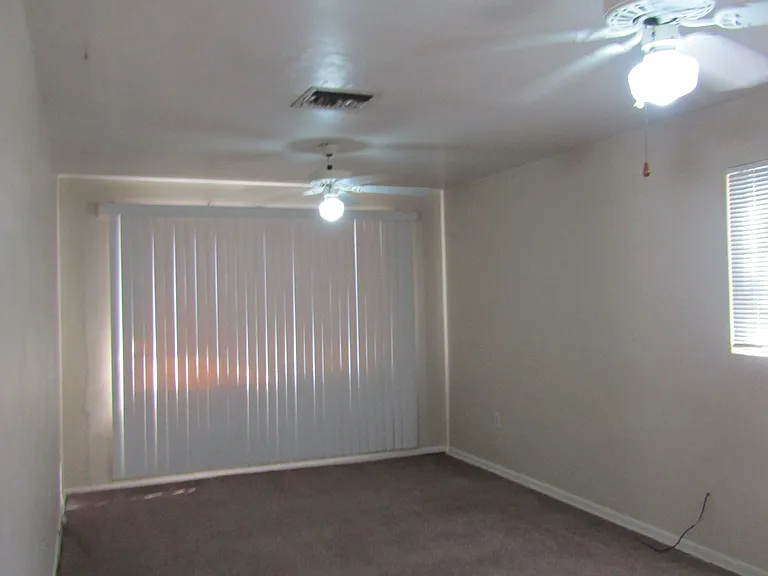 910 S Una Ave — Photo 13