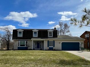 340 Saline River Dr, Saline, MI