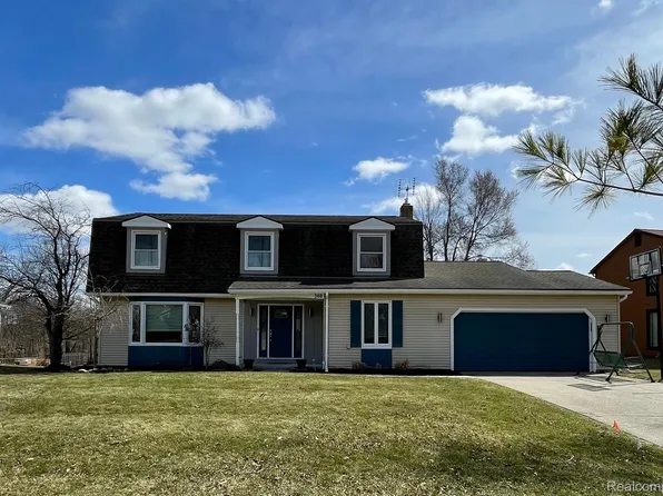 340 Saline River Dr, Saline, MI 48176