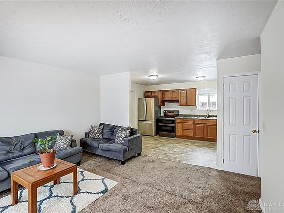 4th image of 328 Oxford Dr
