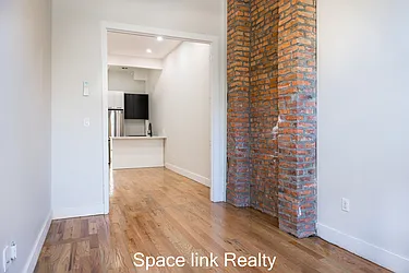 Rented by Space Link Realty