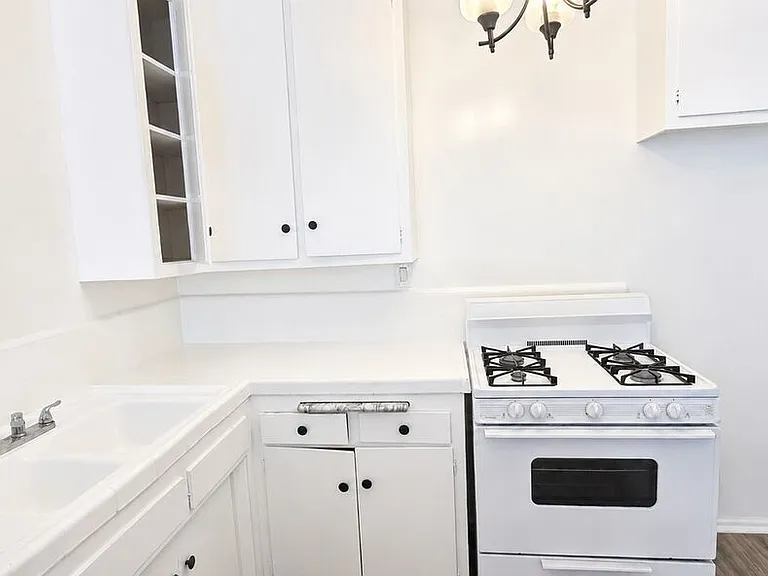 2630 S La Salle Ave #1 — Photo 5