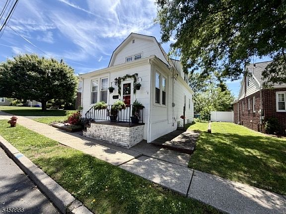 3rd image of 31 Hope St