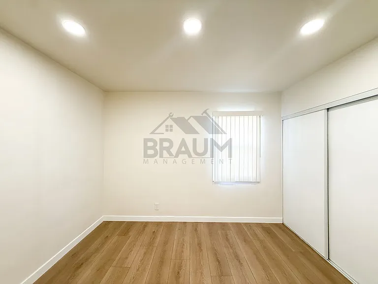 7339 WOODMAN — Photo 16