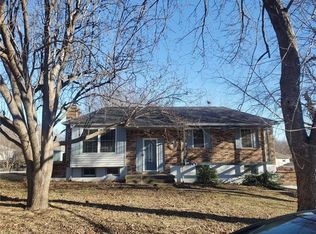 1500 NW Amesbury Dr, Blue Springs, MO 64015