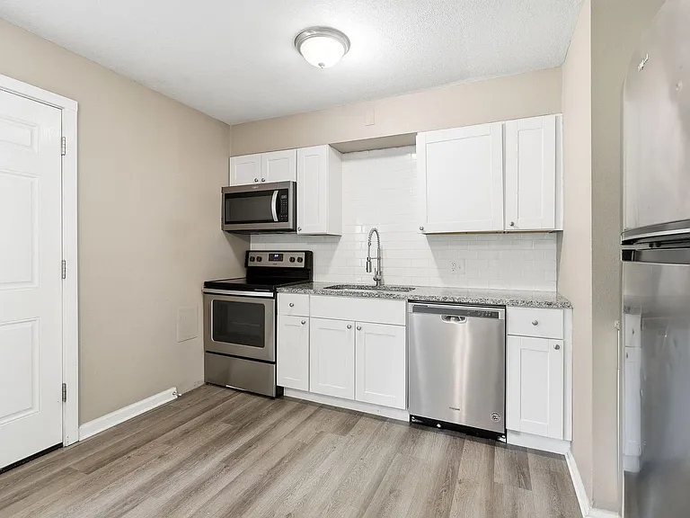 11407 Winchester Ave — Photo 6
