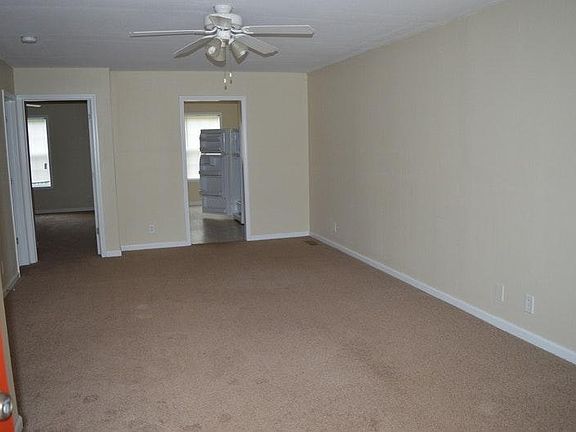 4th image of 920 Kingsbury Dr APT B