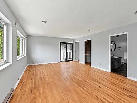 2nd image of 1467 Enderby Ave