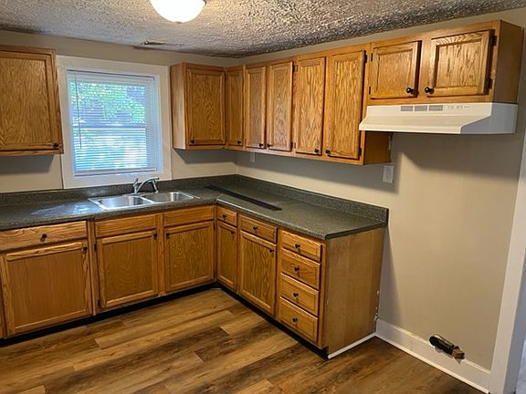 5th image of 2325 N Leland Ave