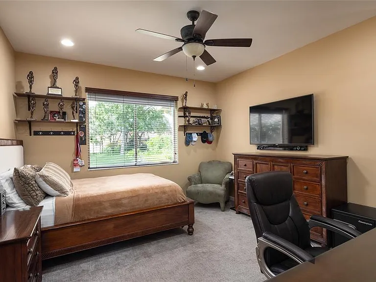 3190 Willow Ln — Photo 16