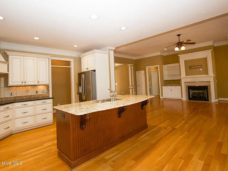 16 Montrose Ct — Photo 27