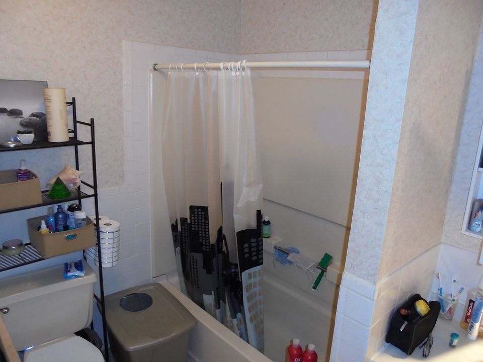 Bath tub