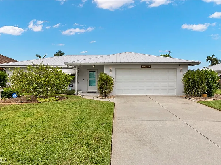 5240 SW 2nd Pl — Photo 2