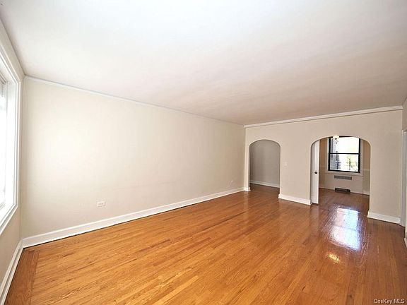 2nd image of 115C Larchmont Acre W #5C
