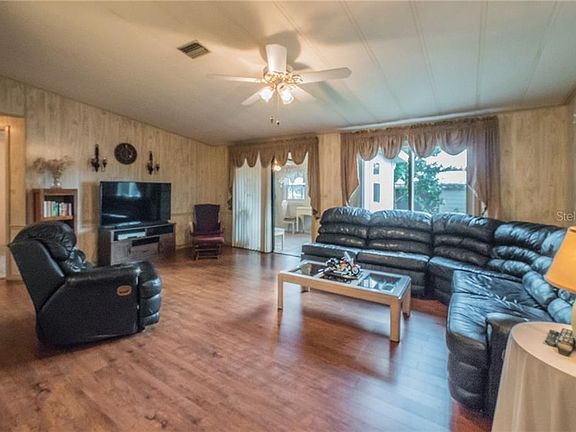 3rd image of 1010 Parker Pl