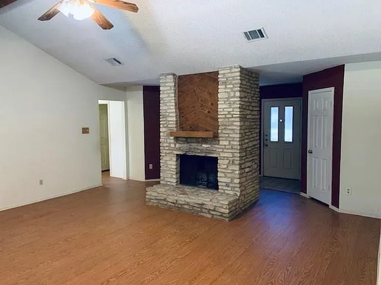 7728 Manassas Dr — Photo 5