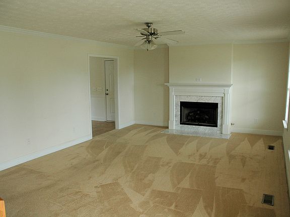 Living Room w/ fireplace gas logs