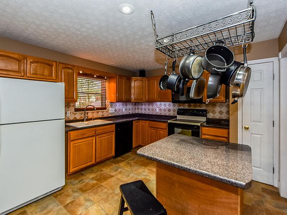 4th image of 2840 Shady Ln