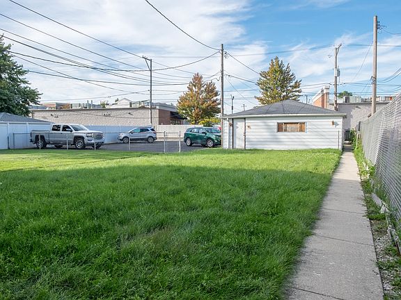 4th image of 6122 W 55th St #1
