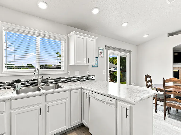 514 W Palmer Dr — Photo 8