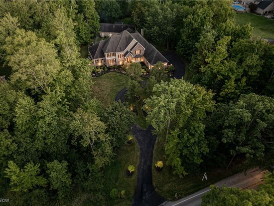 35906 Solon Rd, Solon, OH 44139