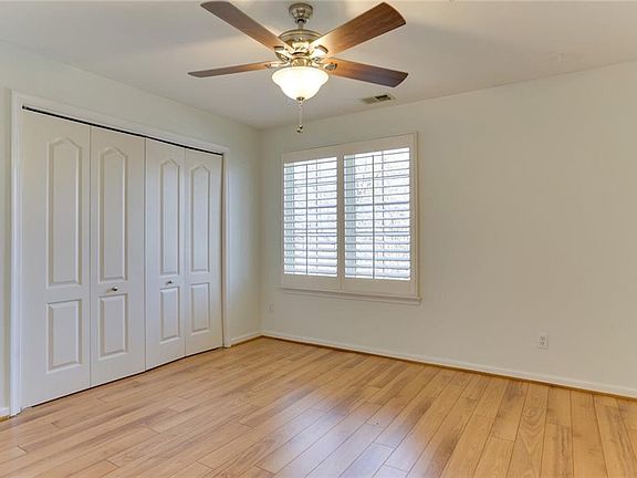 5th image of 917 Charnell Dr APT 202