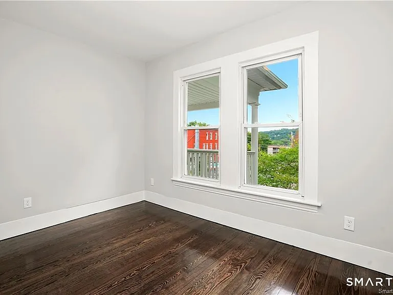 174 Coram Ave #2B — Photo 9