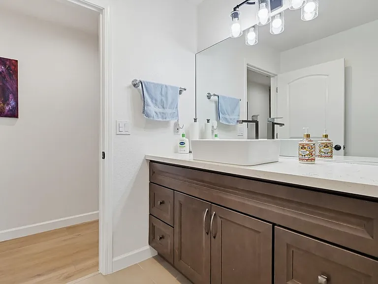 5132 W Maplewood Ave #202 — Photo 33