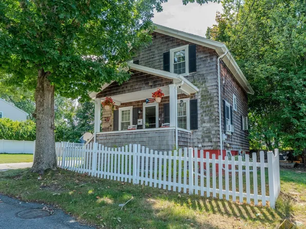 135 Thurber Ave, Somerset, MA 02725