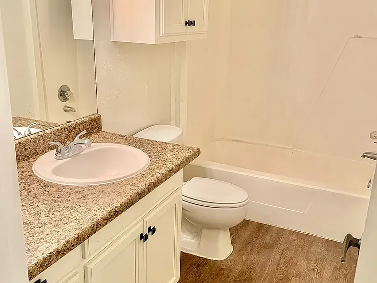 1121 N Locust St #10 — Photo 6