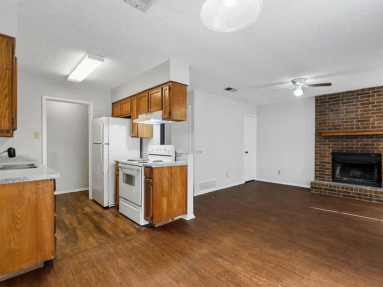 4920 Brianhill Dr #B — Photo 7