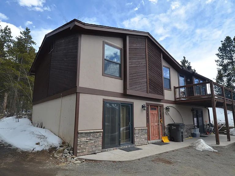 347 Huron Rd #450 — Photo 2