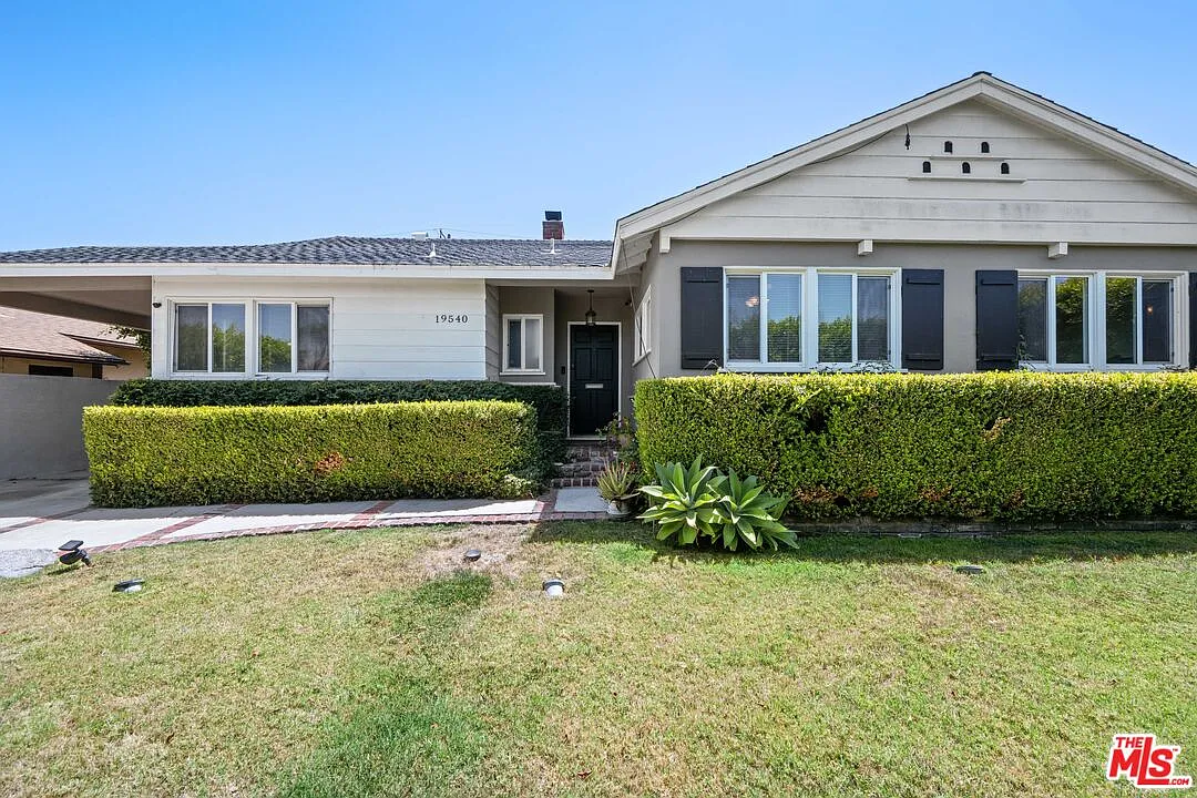 4 bed, 2.0 bath, 1584 sqft, $5,500 — Photo 2
