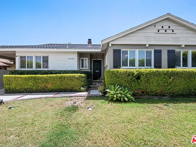 19540 Gilmore St — Photo 2