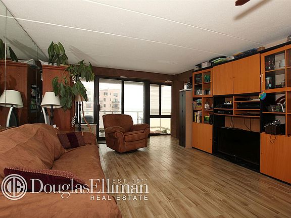 2nd image of 170 W Broadway APT 7C