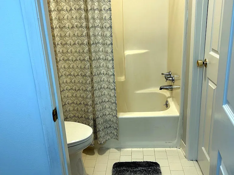 2422 Woodstock Ave — Photo 13
