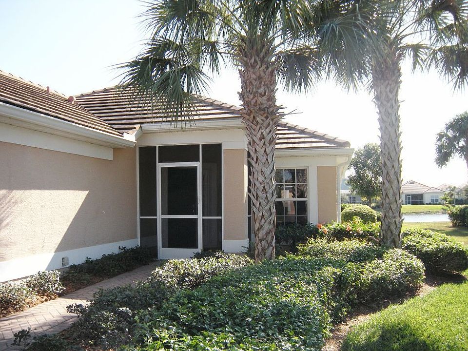 Front Screened Entrance
