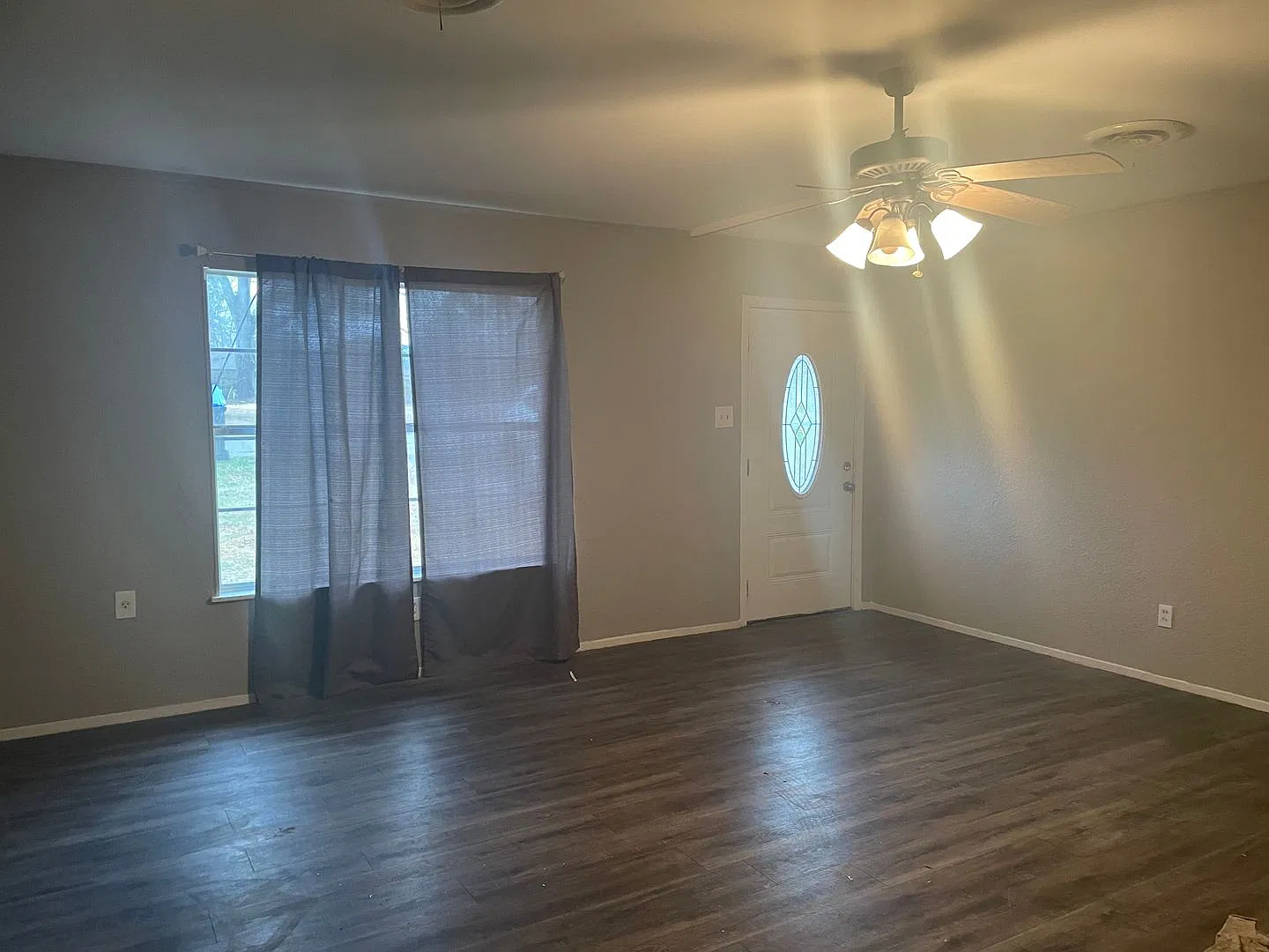 3/1 Fenced yard/Pet Friendly — Photo 3