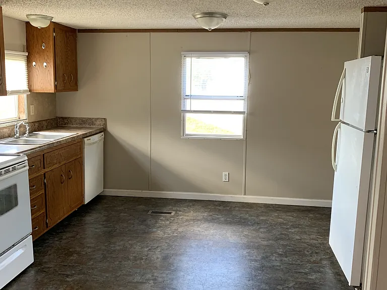 154 Zackary St — Photo 3