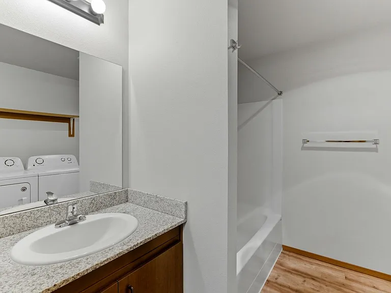 Oak Springs Apartments — Photo 47