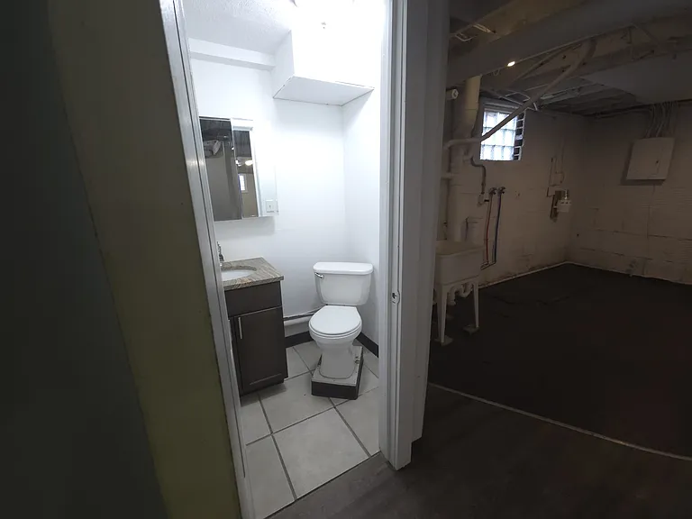 1430 Frederick Blvd — Photo 32