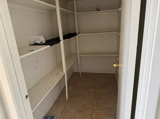 715 W Dover Dr — Photo 3
