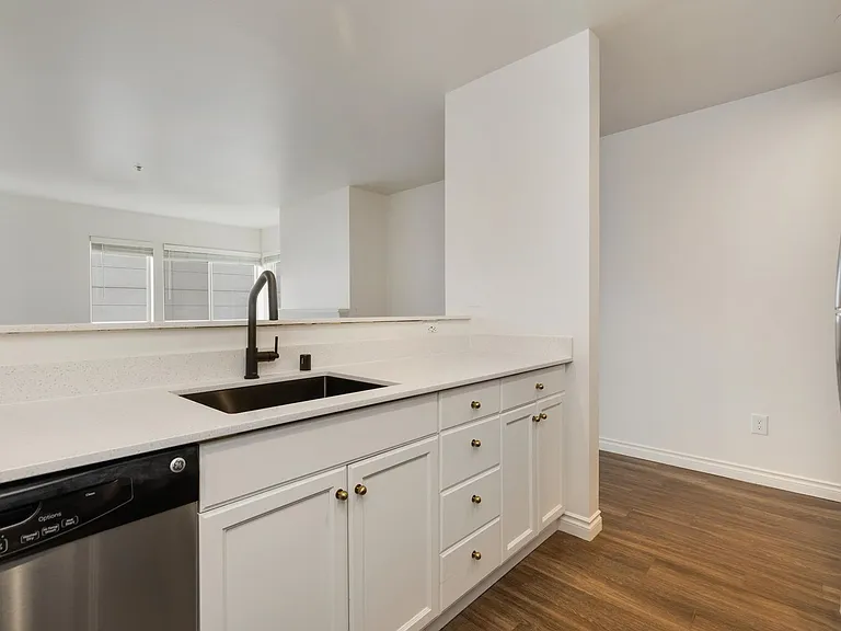 Remi Apartments — Photo 55