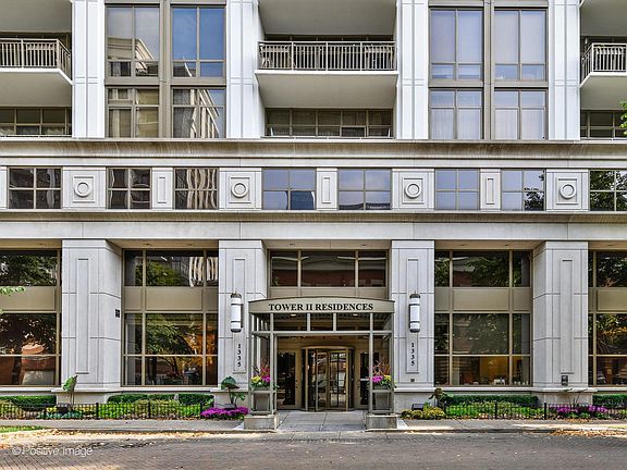 3rd image of 1335 S Prairie Ave Unit 809