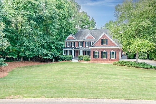 Large front yard for games 
