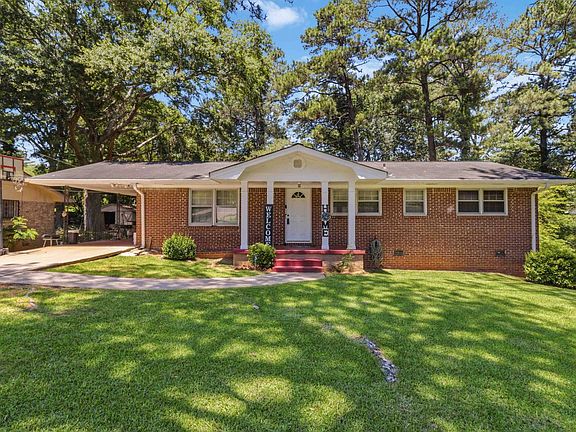3rd image of 1749 Camperdown Cir