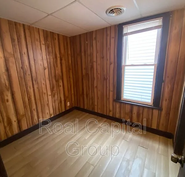 156 James St — Photo 4