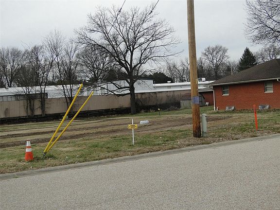 4th image of 4 Crestmont Dr