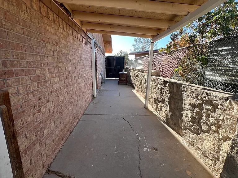 9323 Nottingham Dr — Photo 25